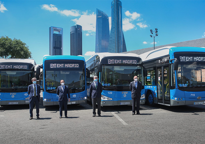 foto noticia La EMT e i-DE suscriben un acuerdo para electrificar la red de autobuses urbanos de Madrid.